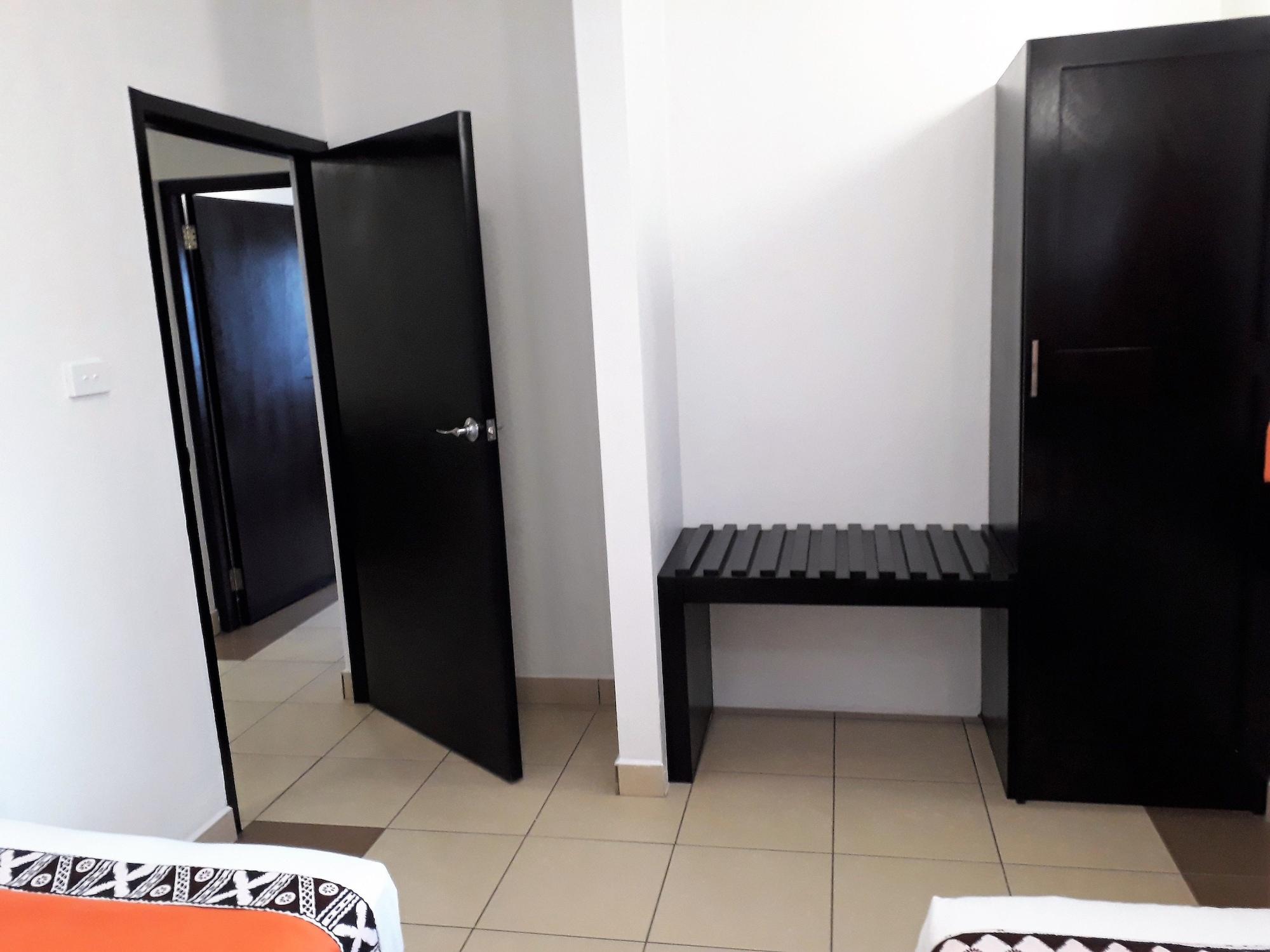 Suva Motor Inn Екстериор снимка